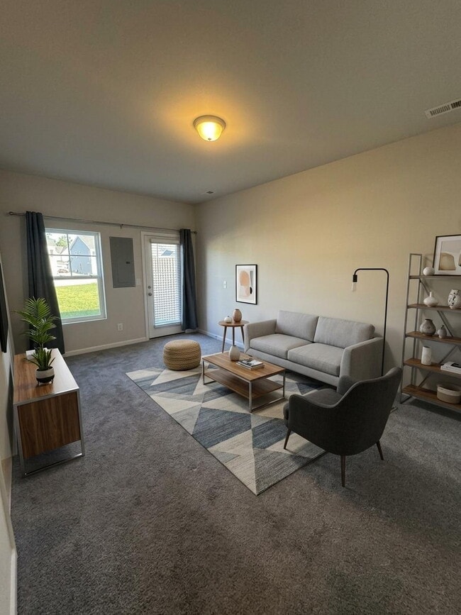 Building Photo - Available Now! | 4BR/3BA Townhome | Snowden Bridge