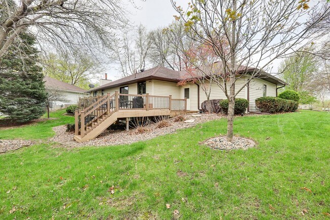 Building Photo - For Rent – 4 Bedroom Home in Sunset Hills, Pella