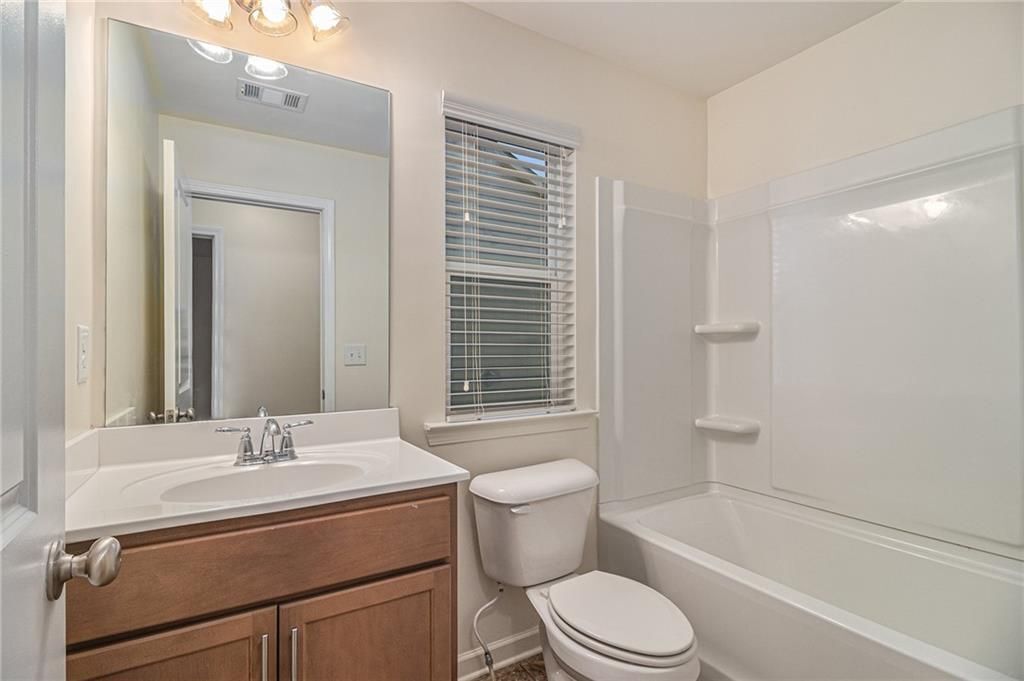 Building Photo - 5004 Longview Walk