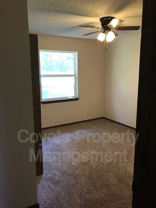 Building Photo - 36335 Pine Hill Rd