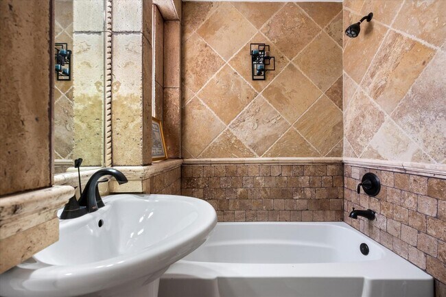 Building Photo - 1629 W Willetta St