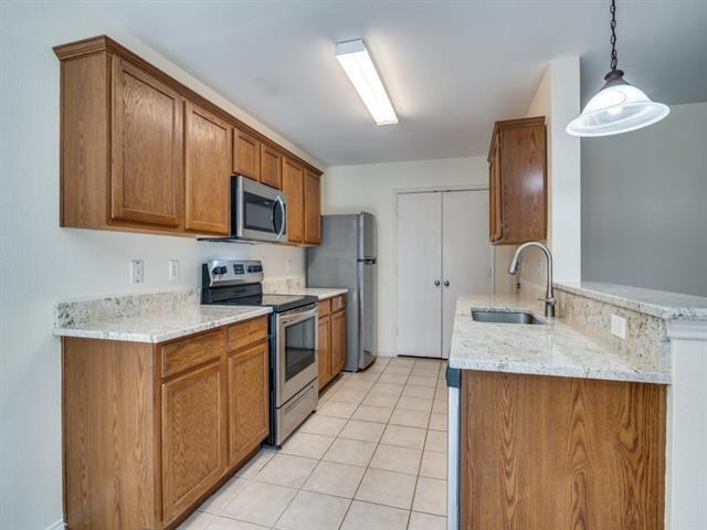 Building Photo - 2056 River Birch Ln