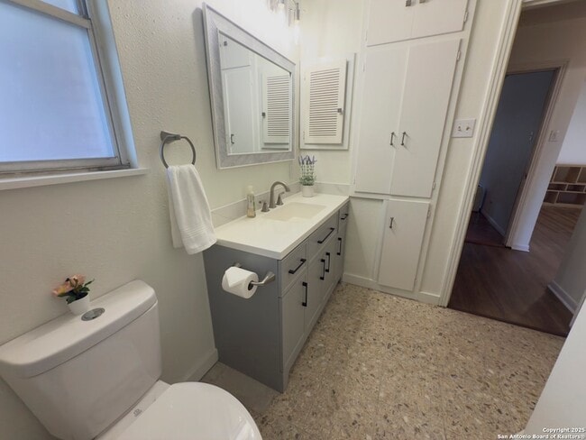 Building Photo - 11022 Dreamland Dr