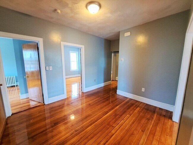 Building Photo - 263 Talbot Ave