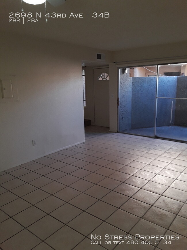 Building Photo - 2 Bed Condo off 43rd Ave and Thomas!