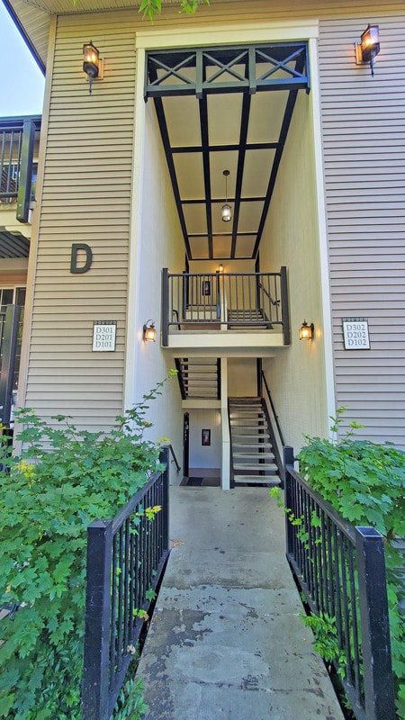 Building Photo - 215 9th St