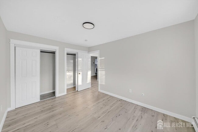 Building Photo - 289 Main St