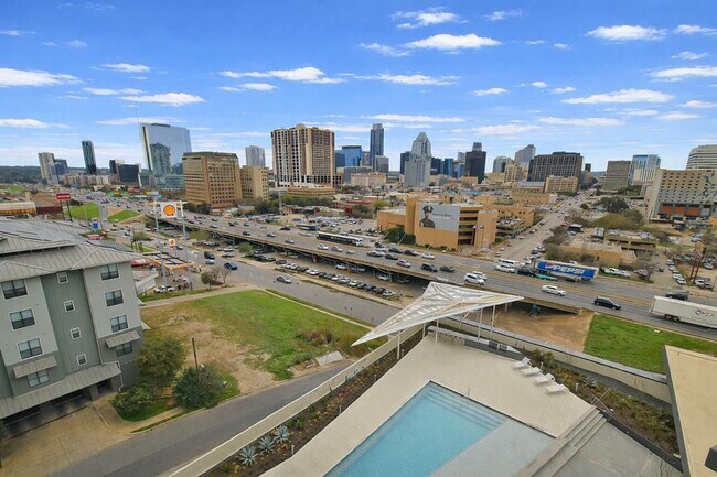 Building Photo - 800 Embassy Dr