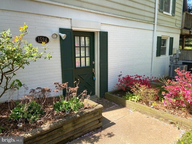 Building Photo - 1524 Marlborough Ct