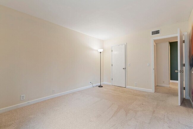 Building Photo - 2116 Hobbs Rd