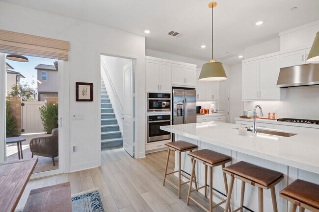 Building Photo - Beautiful 5bed/4bath for Rent Home at Great Park