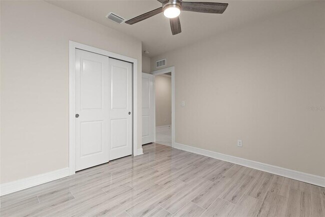 Building Photo - 9256 Royal River Cir