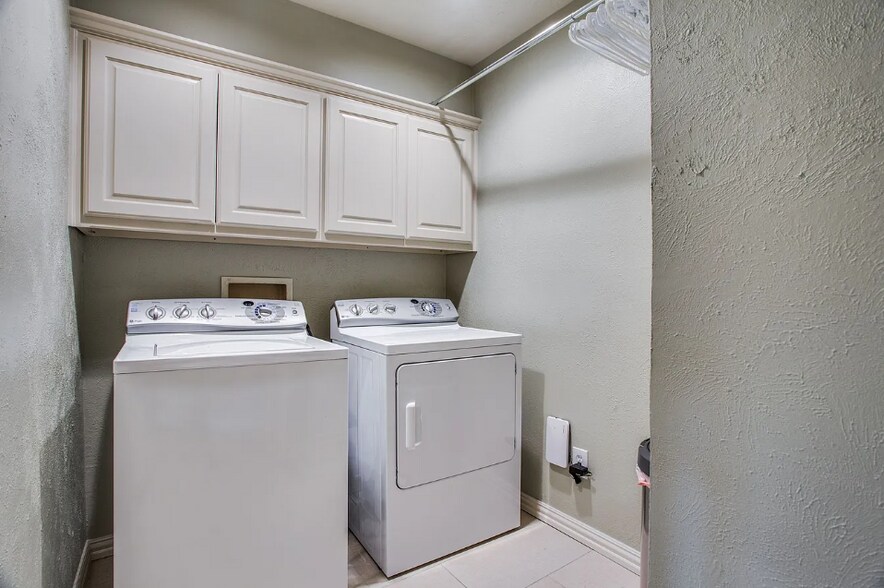 Building Photo - 12553 Montego Plz