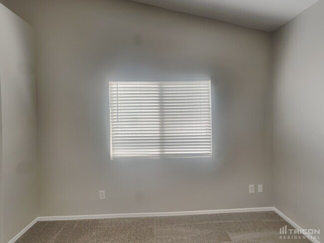 Building Photo - 1750 W Union Hills Dr