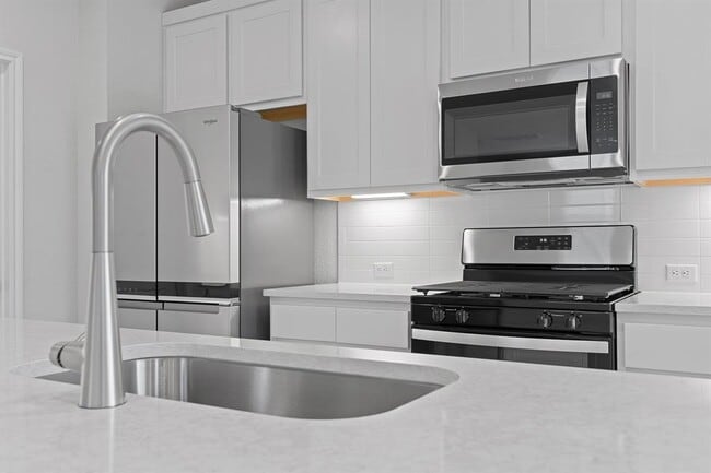 Building Photo - 7916 Andravida Dr