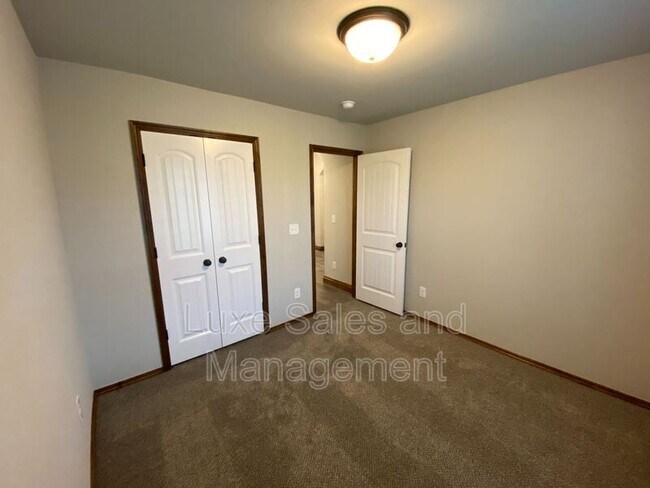 Building Photo - 12817 Double V Dr