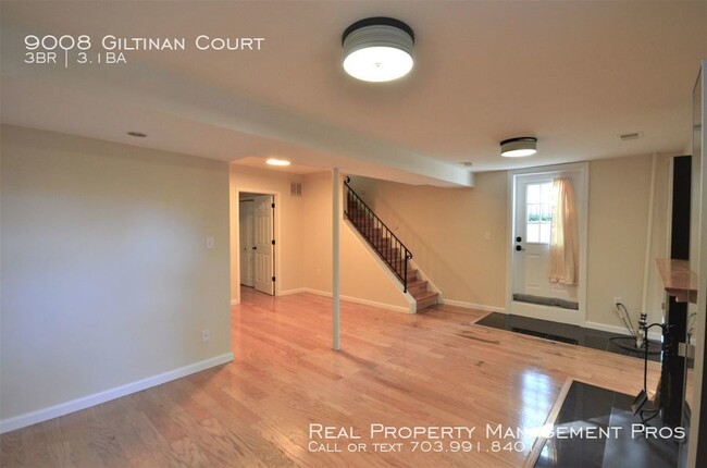 Building Photo - Charming End Unit by Huntsman Lake!