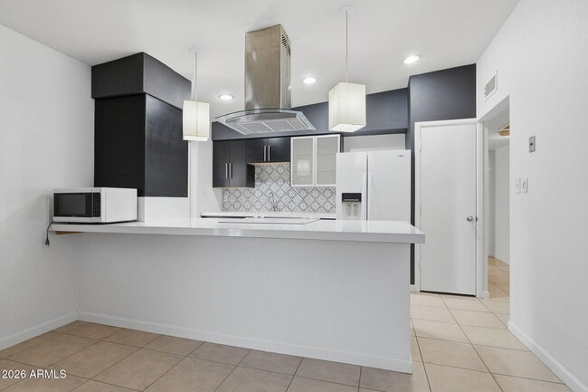 Building Photo - 2428 E La Jolla Dr