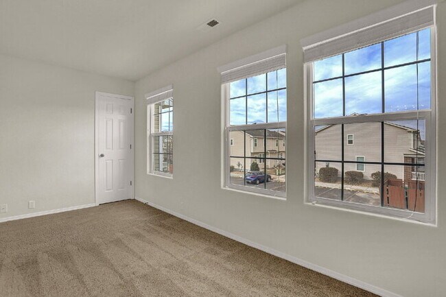 Building Photo - Updated 2-Bed Townhome Just Minutes from F...