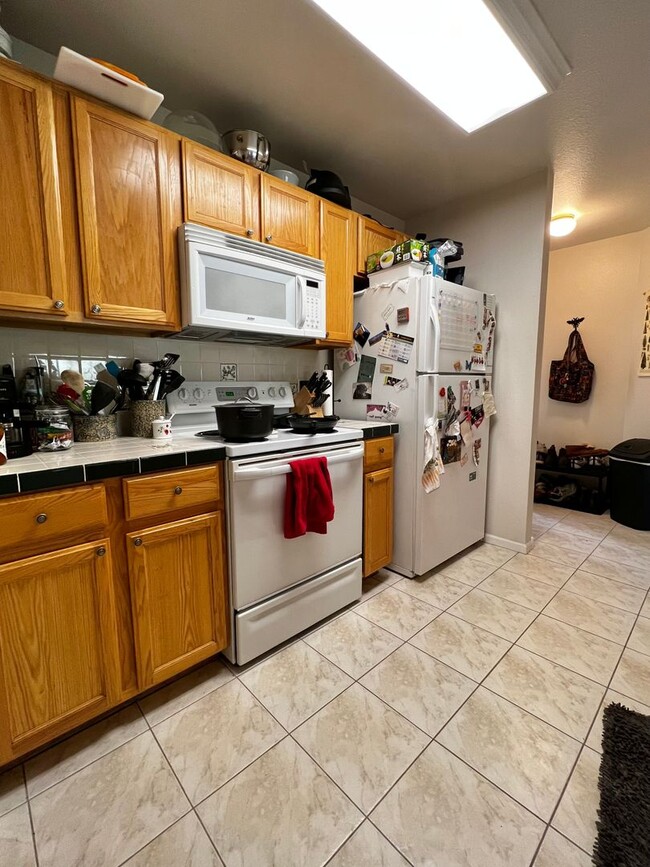 Building Photo - 2 Bed Charmer with Mountain Backdrop