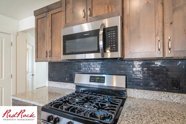 Building Photo - Adorable Stand Alone 4 Bedroom Corner Unit with Fully Fenced Backyard. Small Dogs Welcome.