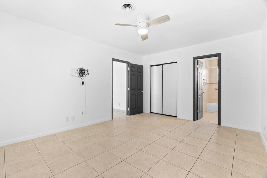 Building Photo - 2235 Coolidge St