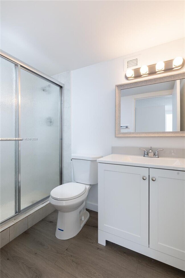 Building Photo - 17011 N Bay Rd