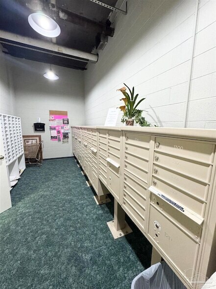 Building Photo - 825 Bayshore Dr