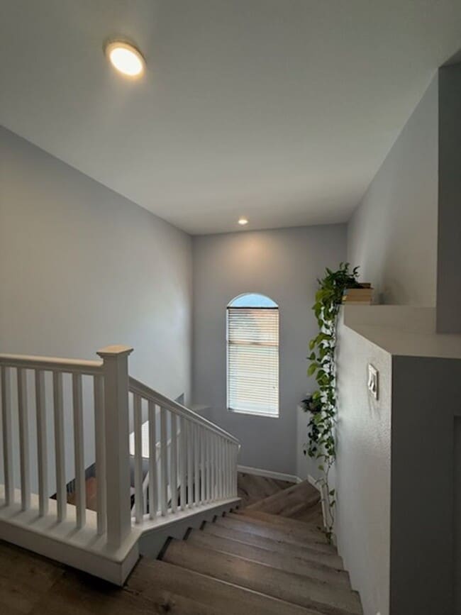Building Photo - Nicely Renovated Home in Gated Community -...