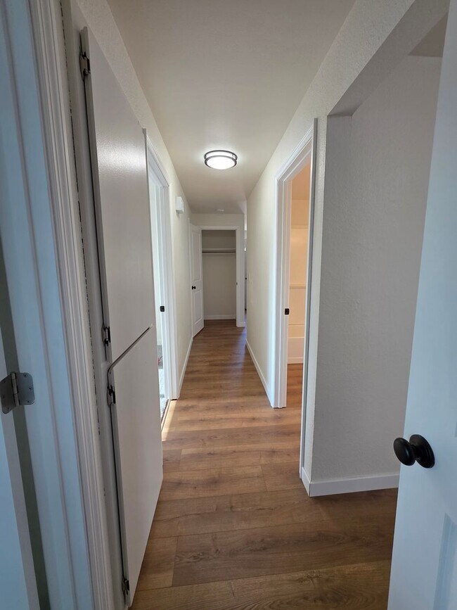 Building Photo - Recently Updated Home