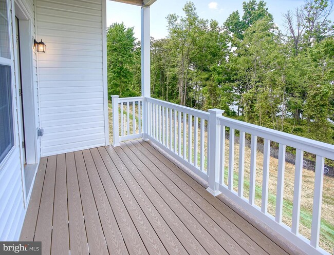 Building Photo - 106 Trails Way