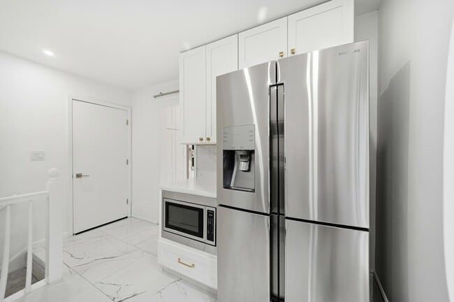 Building Photo - 8661 Craigston Ct