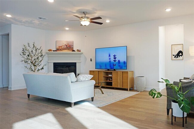 Building Photo - 5712 Navajo Draw Ln