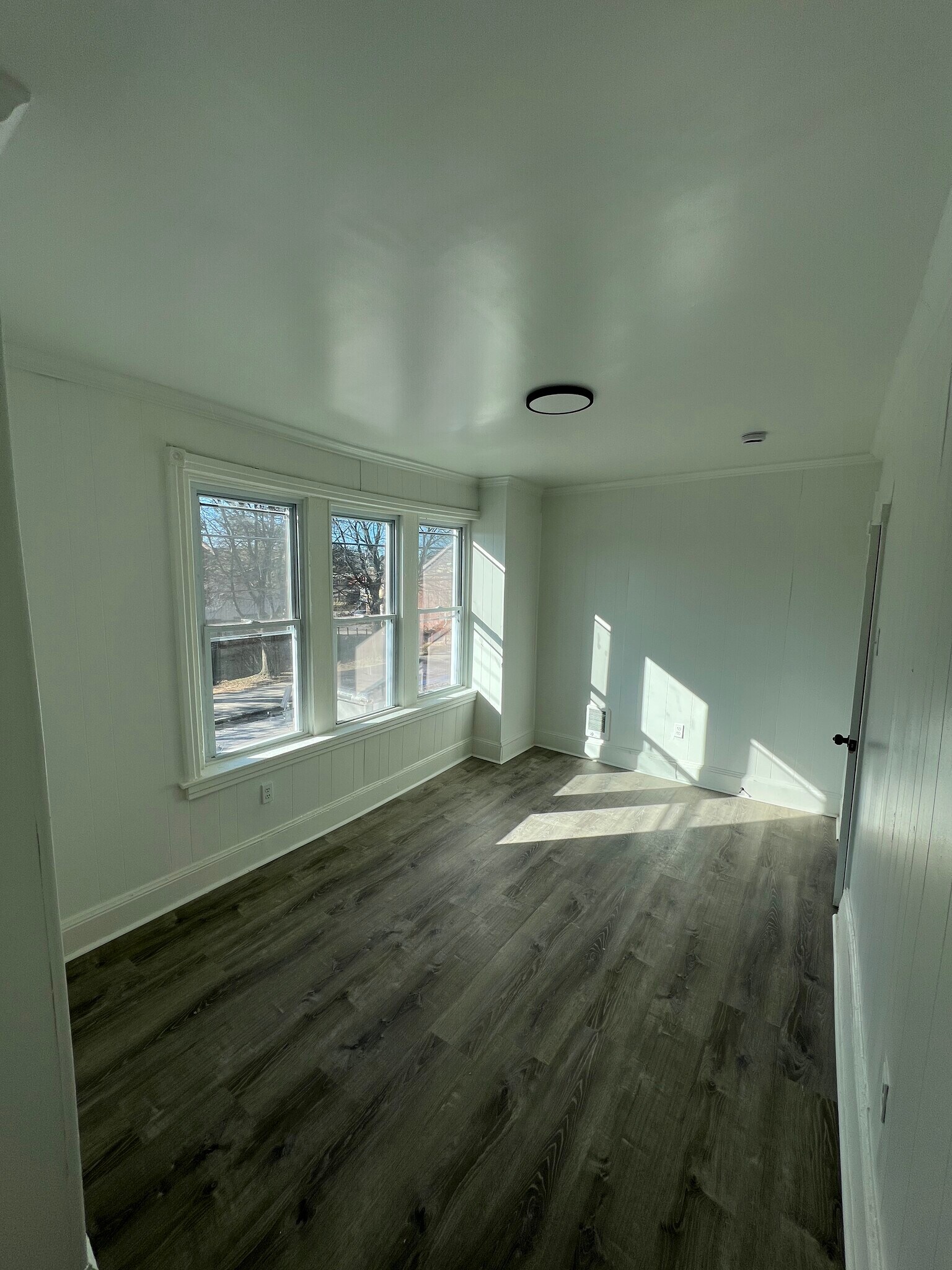 Building Photo - 1132 W 8th St