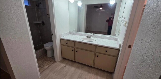 Building Photo - 1300 Tuffit Ln