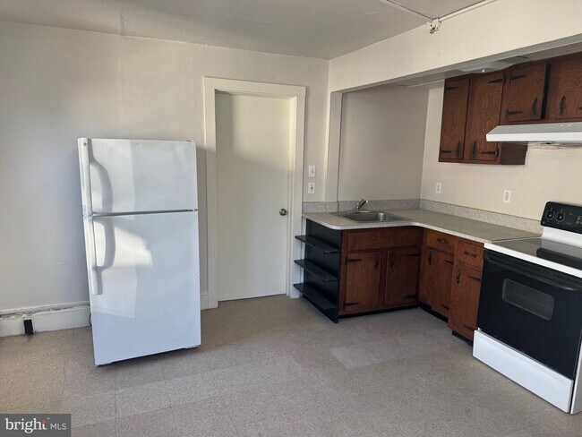 Building Photo - 85 Oak St