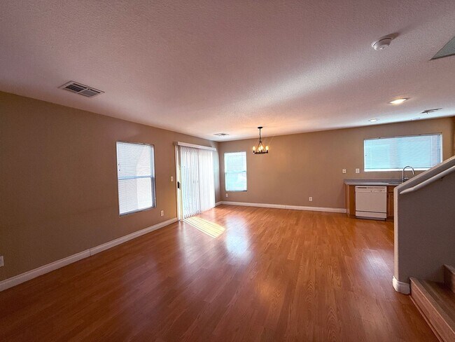 Building Photo - Great 3 bedroom home with open downstairs ...