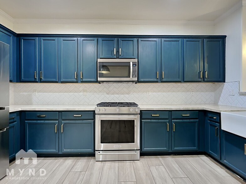 Building Photo - 17964 W Carol Ave