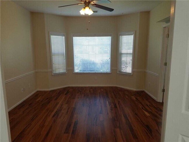 Building Photo - 6000 Carlow Ct SE