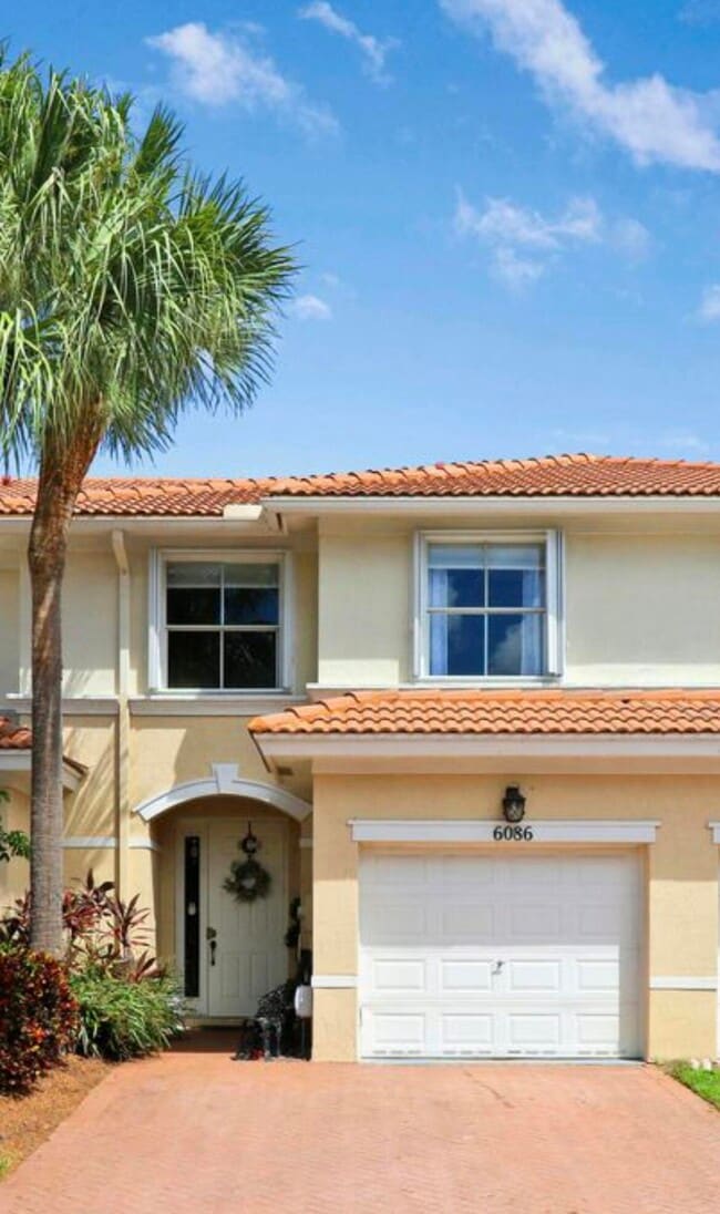 Primary Photo - 6086 Seminole Gardens Cir