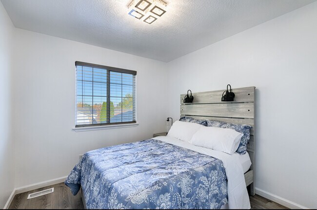 Building Photo - 14229 Shenandoah St