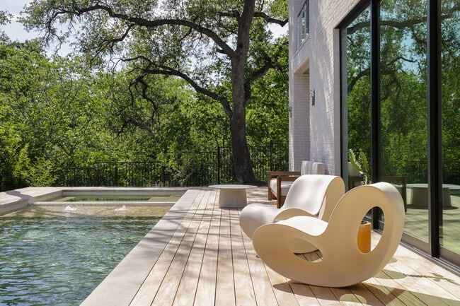 Building Photo - 2106 Matthews Dr