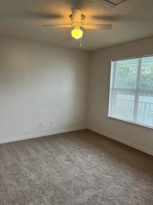 Building Photo - 567 Florosa Ct