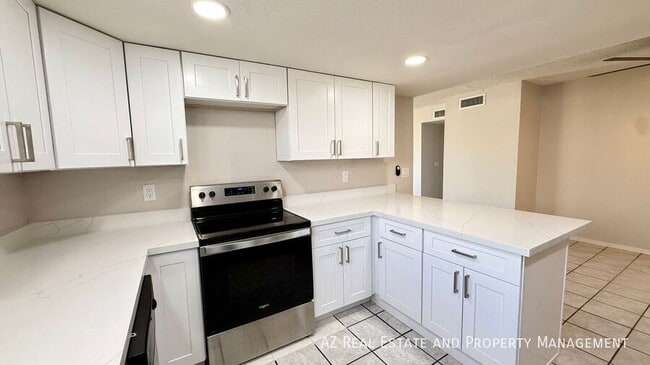 Building Photo - 4502 W Edgemont Ave