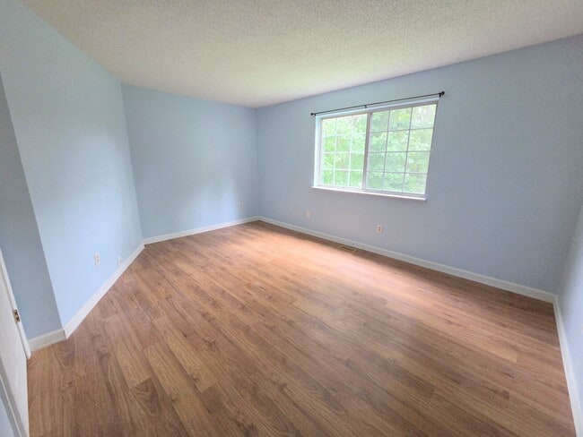Building Photo - 1818 Paveys Glen Run