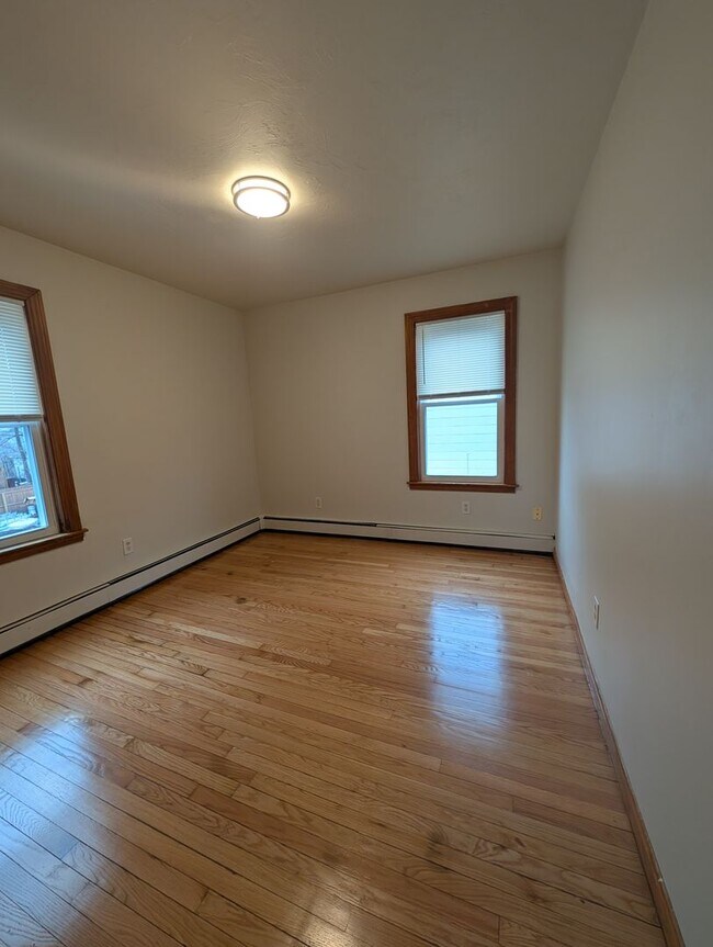 Building Photo - 306 N Main St