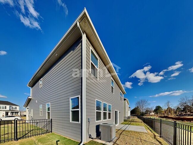 Building Photo - 5235 Virtue Ave