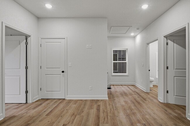 Building Photo - 401 Houghton St