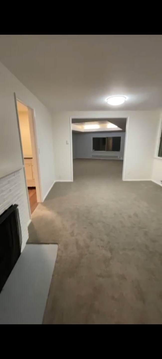 Building Photo - 12827 Glenwood Ave SW