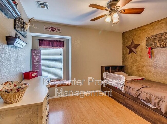 Building Photo - 8301 Azurewood Dr